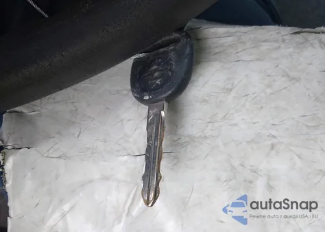 2000 Chevrolet S-10 Ls from USA, damaged, VIN 1GCCS19W9YK109710